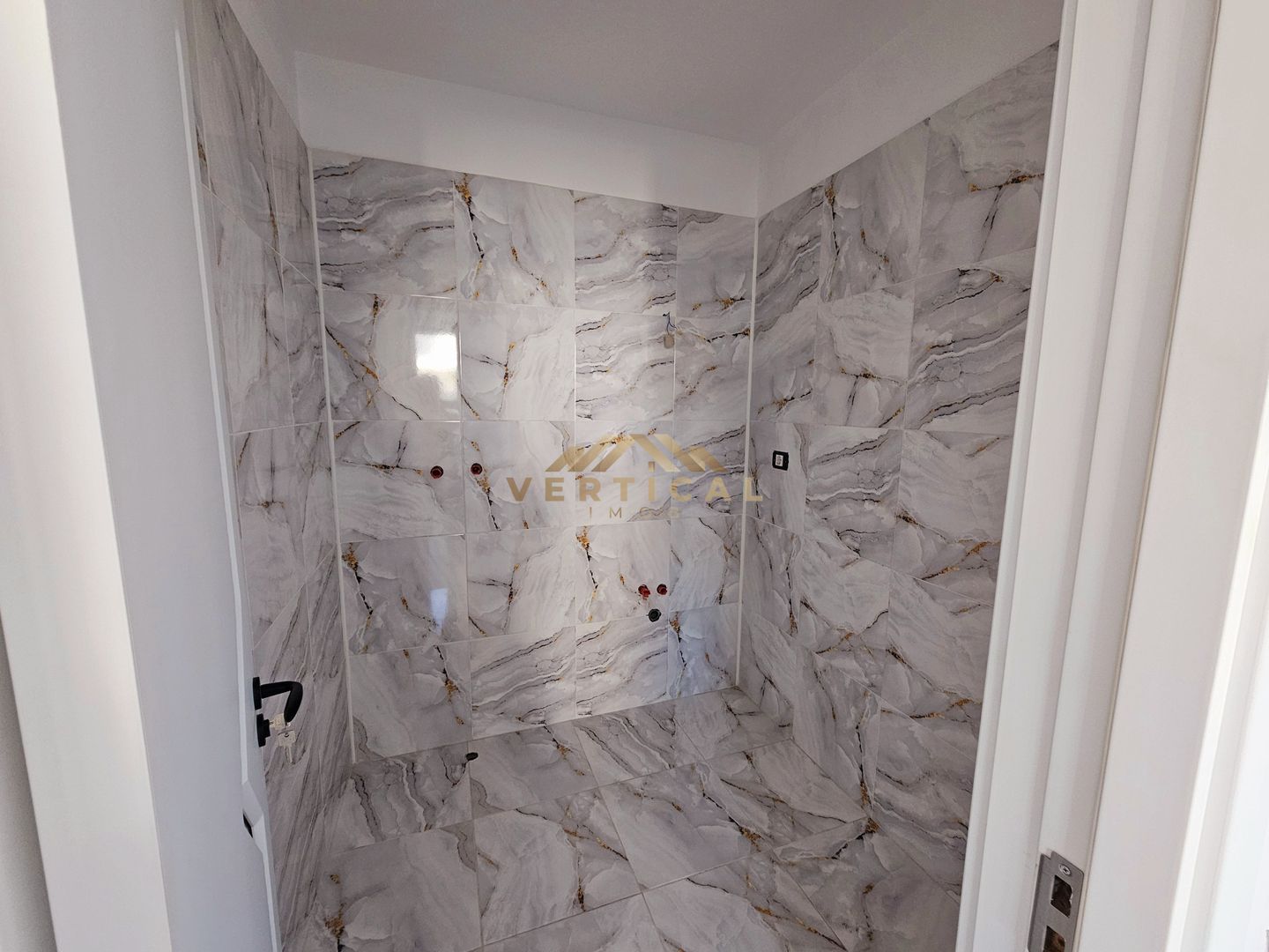 Casa parter cu 4 camere - comuna Berceni - Poză 13