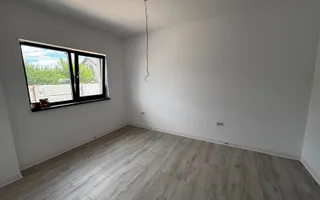 Casă spațioasă de vânzare, - Poză 12