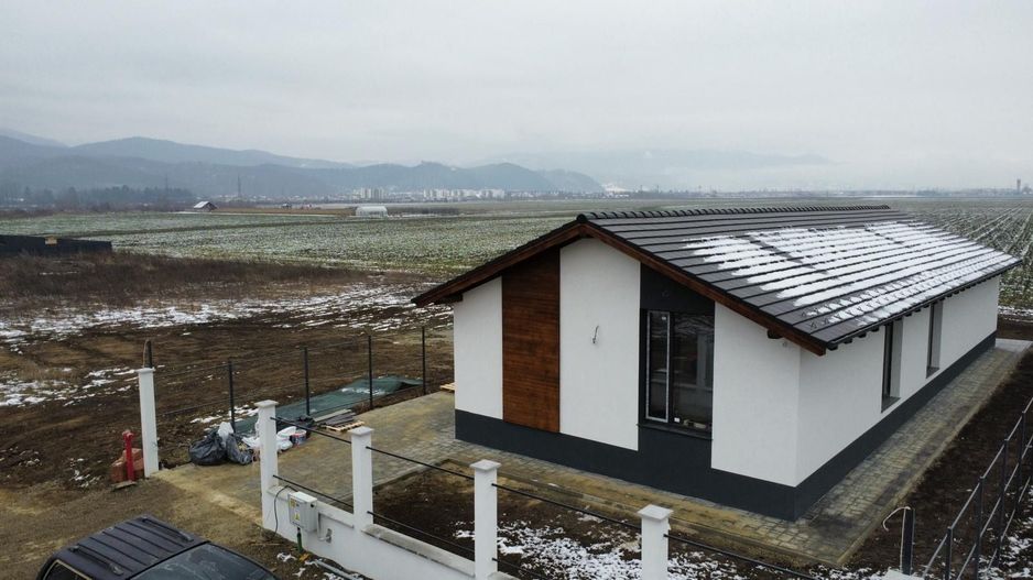 🏡 Casă deosebită de vânzare în Cristian - Poză 1