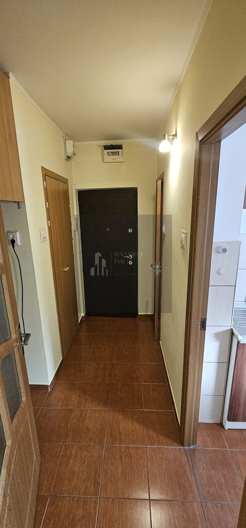 Garsoniera renovata 35 mp/ Metrou 1 decembrie la 3 minute - Poză 4