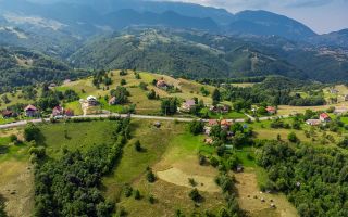 Aproape 4.000 mp, in fascinatia decorului montan, Bran, Moieciu de Jos, Brasov - Poză 3
