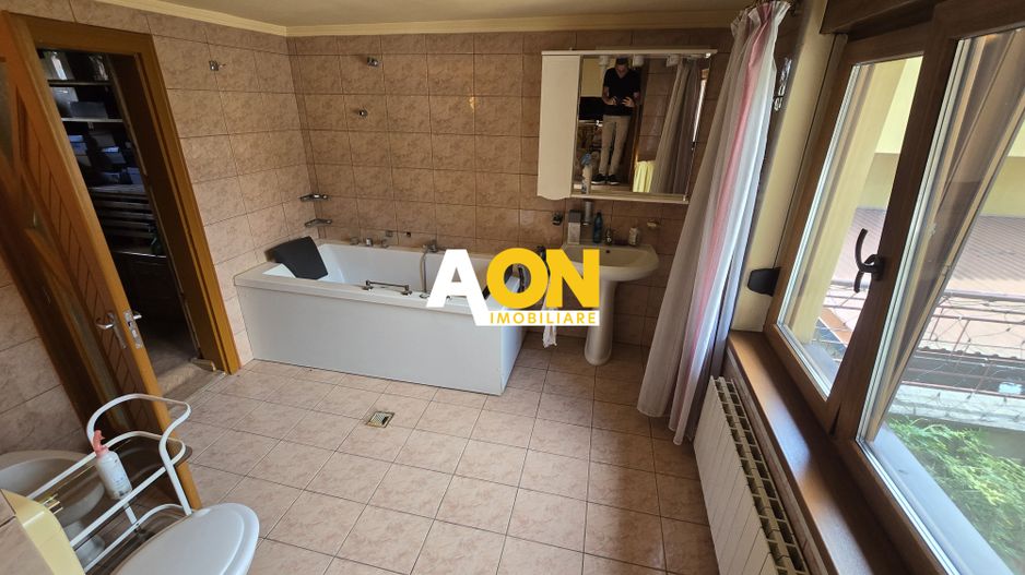 Vila cu 6 Camere,  Zona Centrala - Poză 11