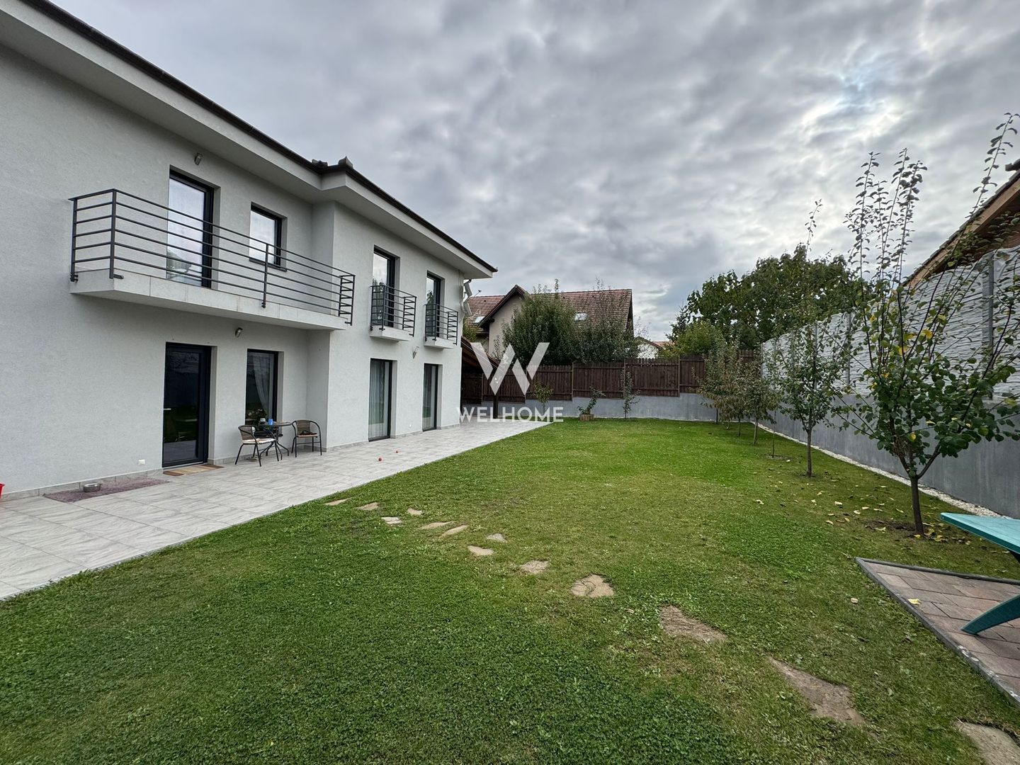 Casa superba , 5 camere si garaj ,zona linistita Sibiu - Poză 2