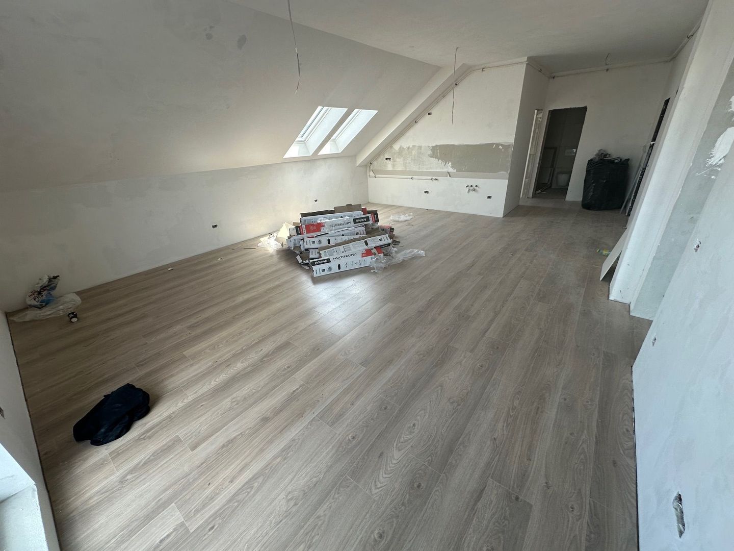Apartment bloc nou cu lift si loc de parcare inclus - Poză 1