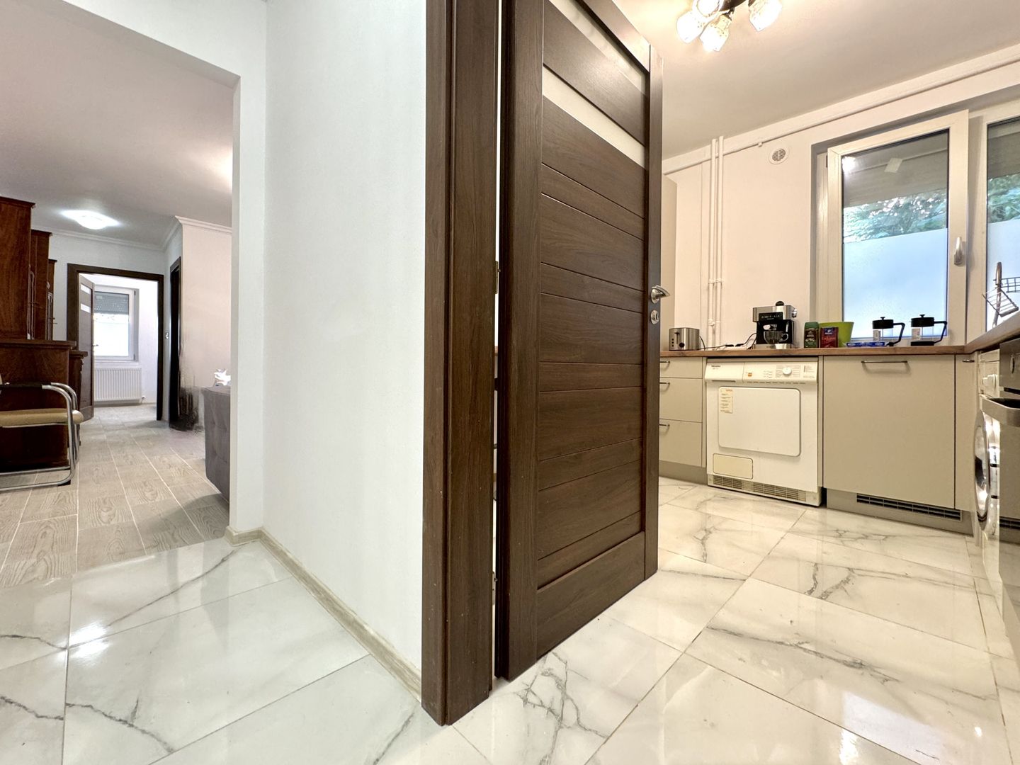 Apartament 2 camere, renovat, pet friendly, zona Central- Piata 700 - Poză 7