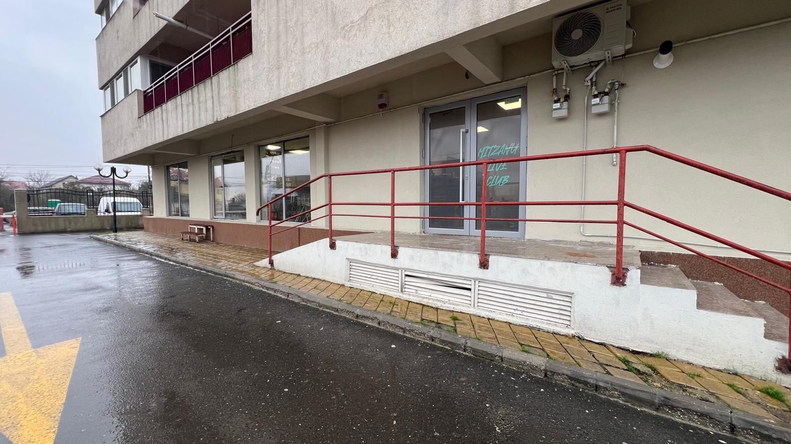 Spațiu comercial de vânzare – 247 mp utili, împărțiți în 2 unități - Poză 4