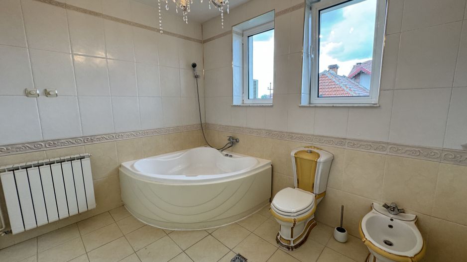 Am redus pretul - Casa deosebita pe 3 nivele in zona linistita - Poză 11