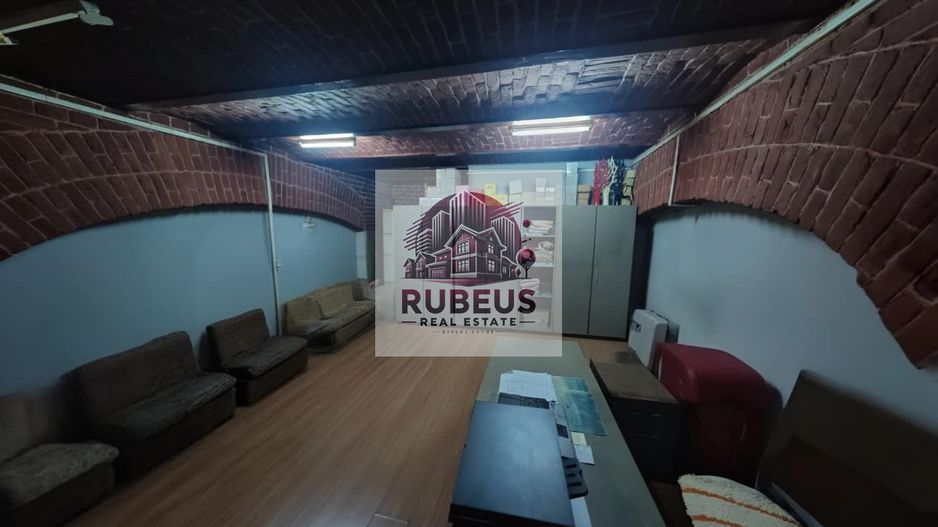 O Locație cu Istorie și Eleganță – În Centru, Pentru Afaceri Distincte - Poză 12