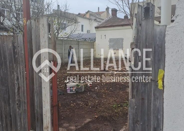 Central(cod04)-Casa si teren 340 mp - Poză 1