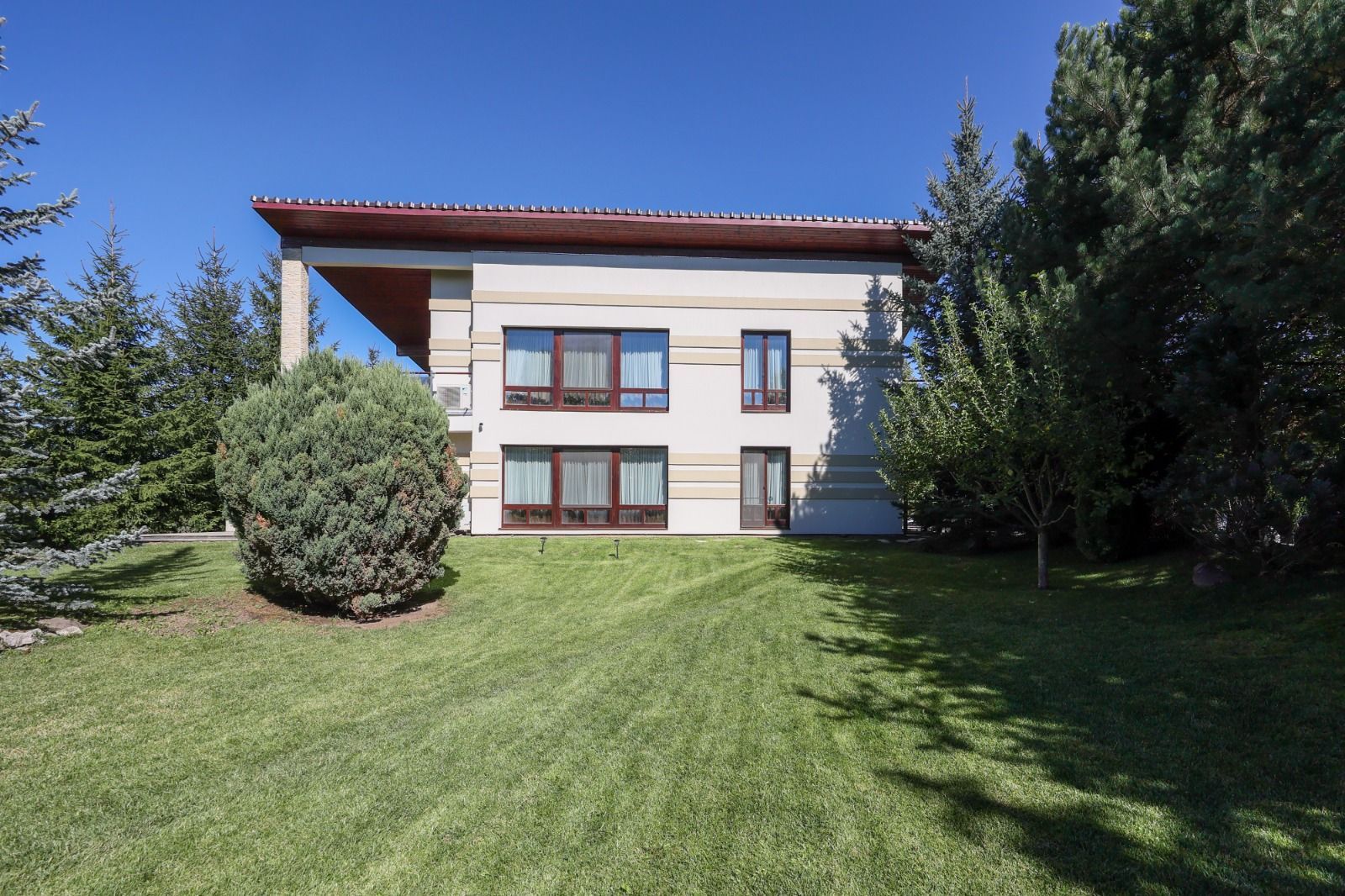 Casă deosebită de vânzare în Sânpetru | Teren 1400 mp - Poză 1