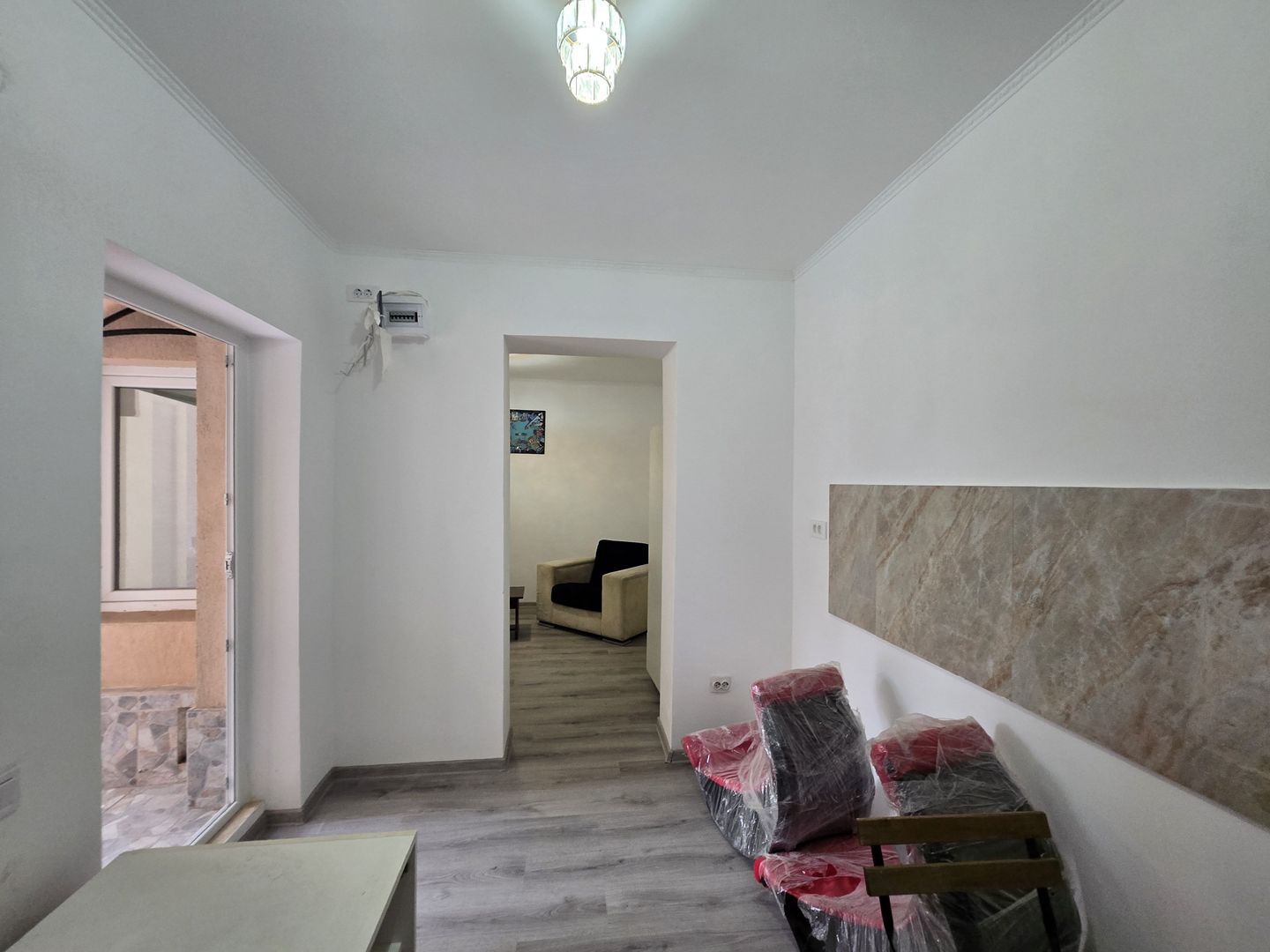 Casa renovata 105mp utili si curte libera 45mp -Eroii Revolutiei - Poză 14