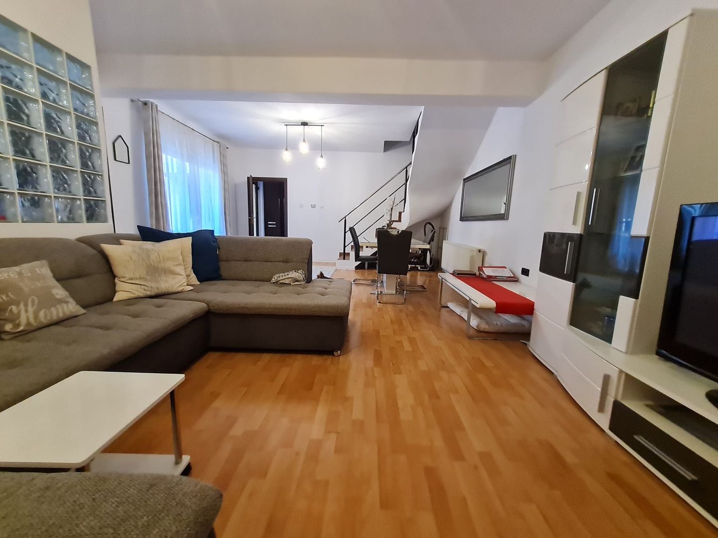 Casa ideală pentru investiție-spațiu comercial/birourii - Poză 1