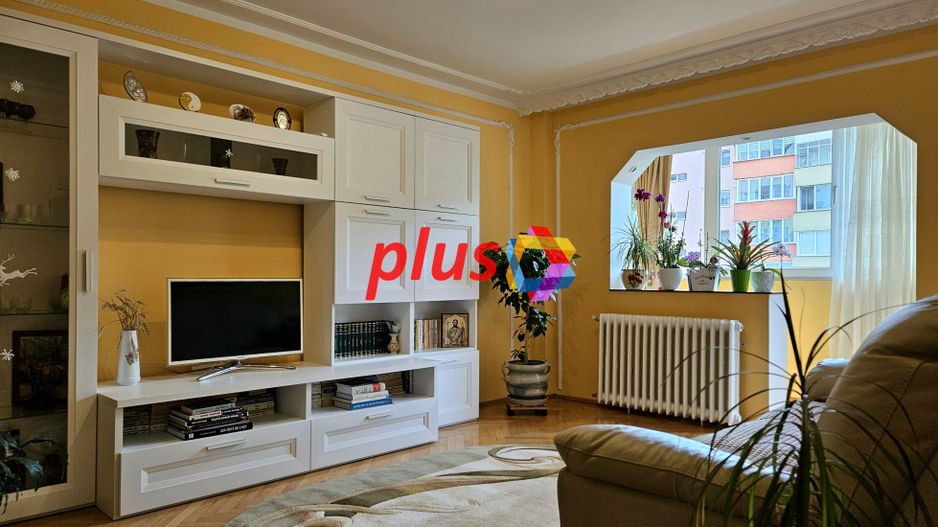 Apartament cu patru camere, zona Calea Bucuresti - Judetean 100 MP - Poză 2