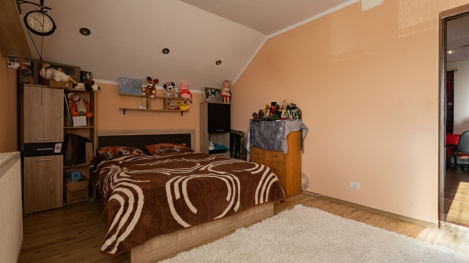 Casă / Vilă cu 6 camere de vânzare în zona Sagului - Poză 8