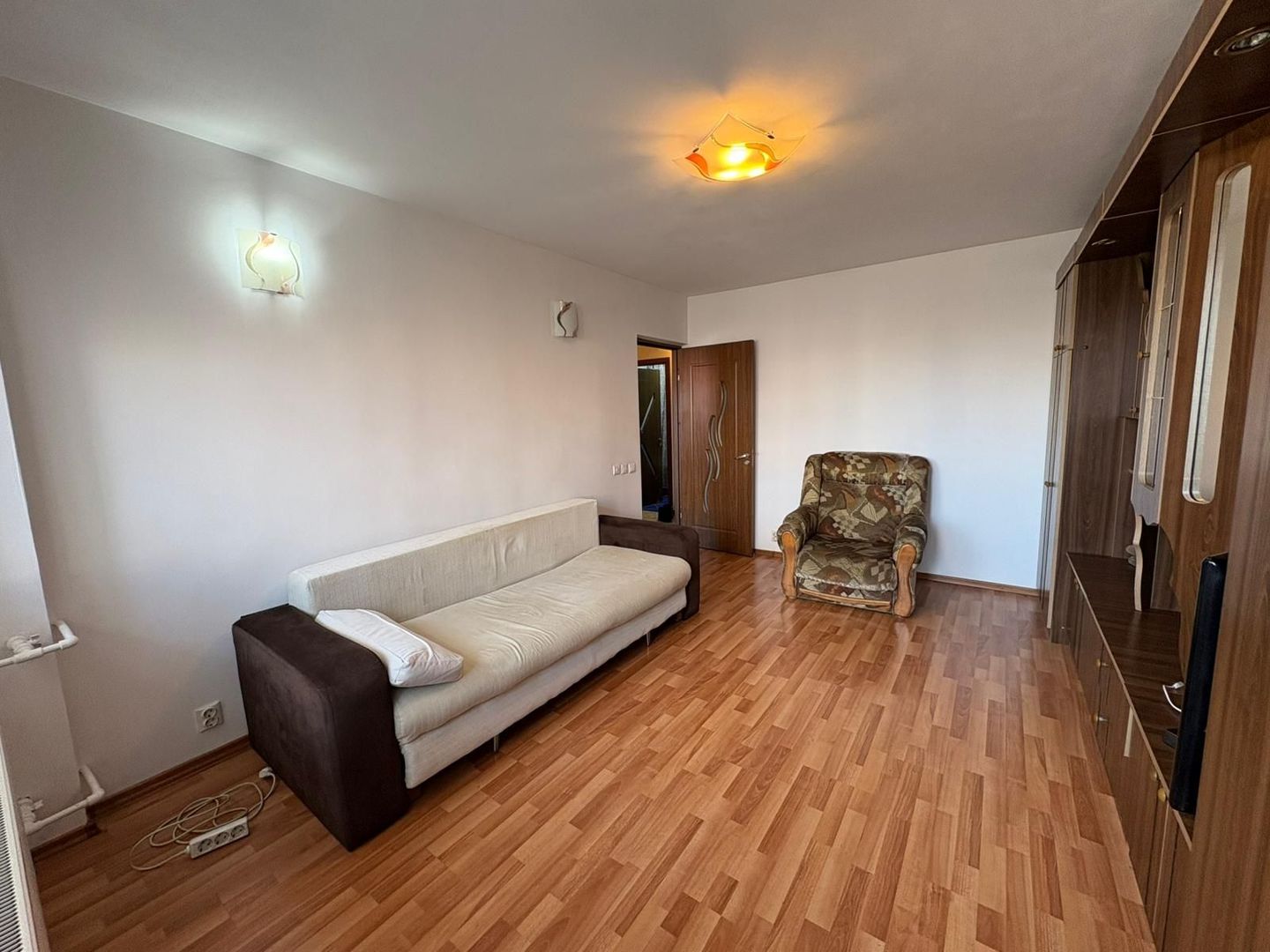 AP. 2 CAMERE EROII REVOLUTIEI, BUCATARIE INCHISA, MODERN, METROU 2 MIN - Poză 3