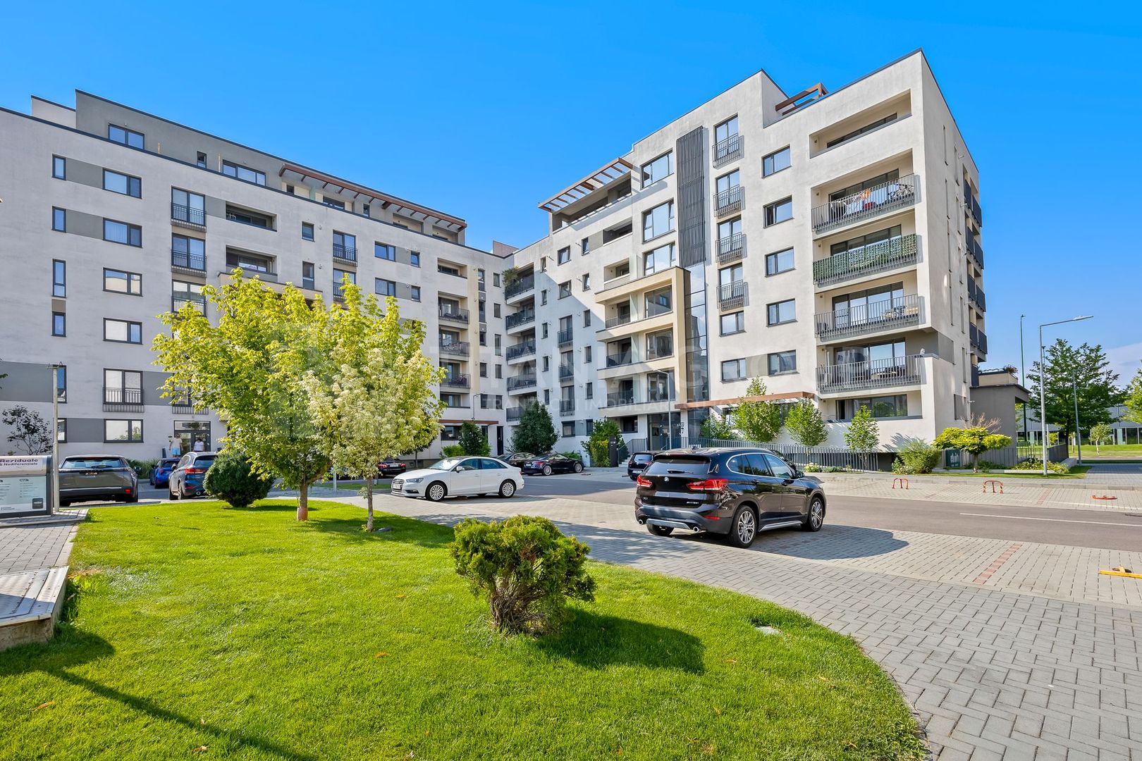 Studio modern | Kasper Coresi | Parcare & boxă - Poză 19