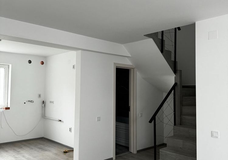 Casă triplex - garaj, pivnița, in Târgu Mureș - Poză 2