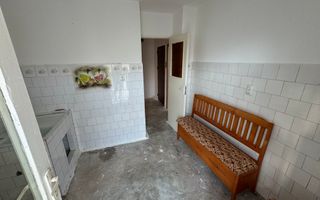 Decomandat. Model spatios. Disponibil imediat. Etaj intermediar. - Poză 7