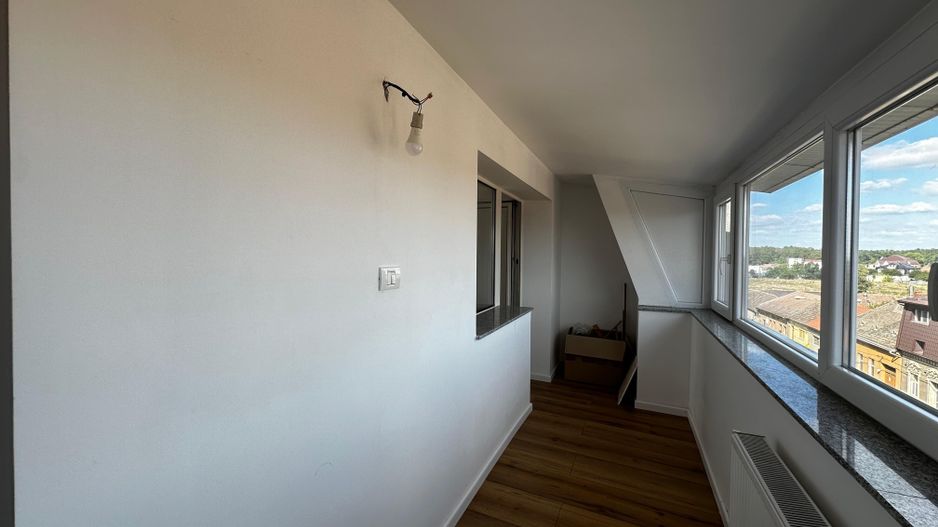 Apartament complet renovat cu scara interioara - Poză 16