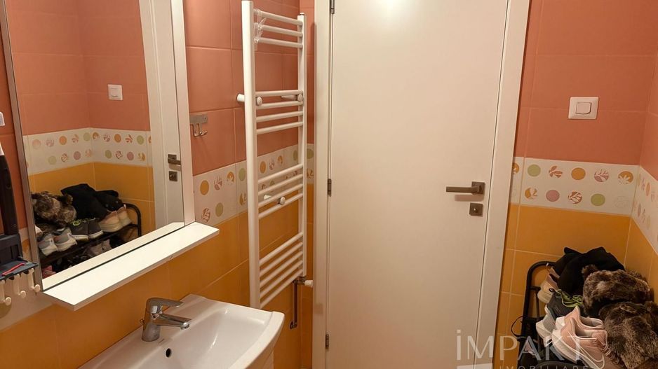 Casa frumoasa de vanzare la curte comuna, zona Centrala! - Poză 12