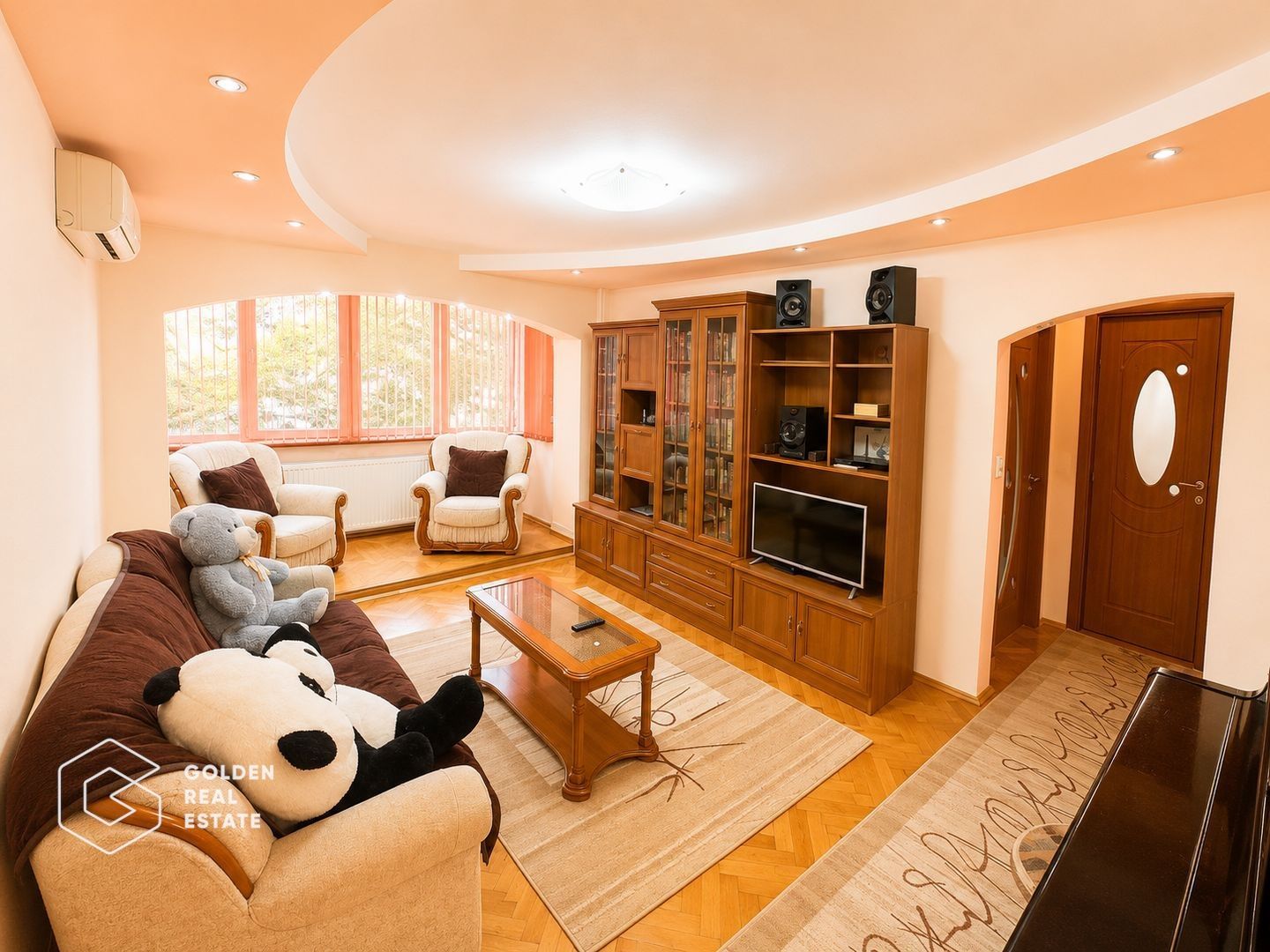 Apartament superb, 2 camere, etaj 1, C. Romanilor - Poză 1