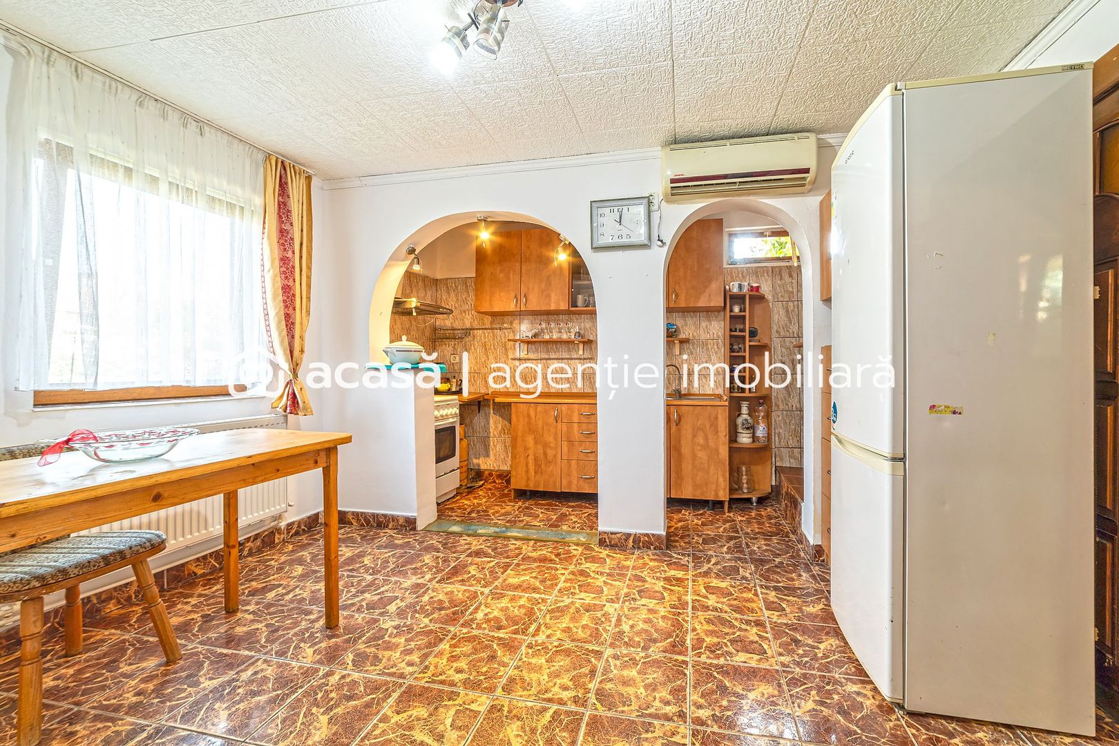 Vandut Apartament cu doua camere, central, la parter. - Poză 3