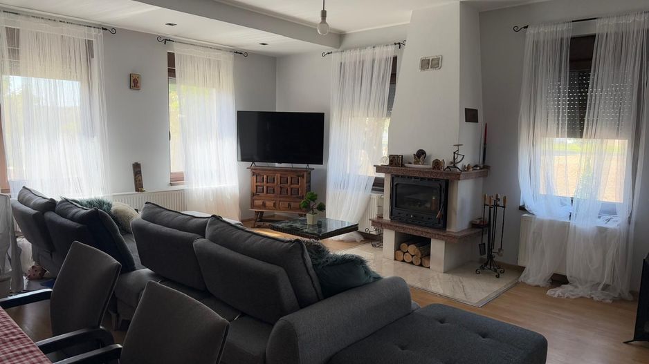 Duplex spatios - complet mobilat -  Dumbravita - Poză 1