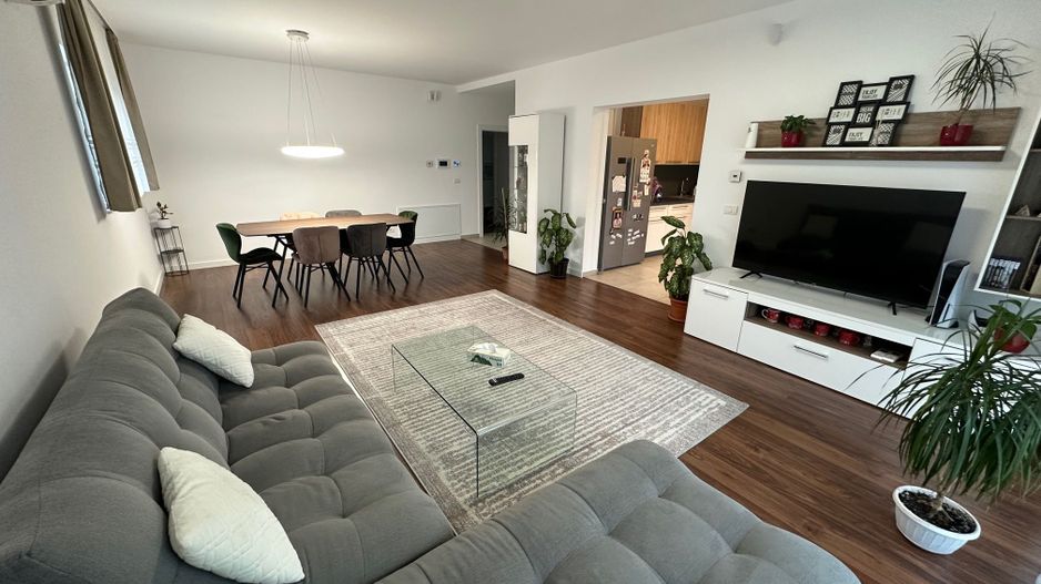 Apartament in vila cu curte  Dumbravita - Poză 2