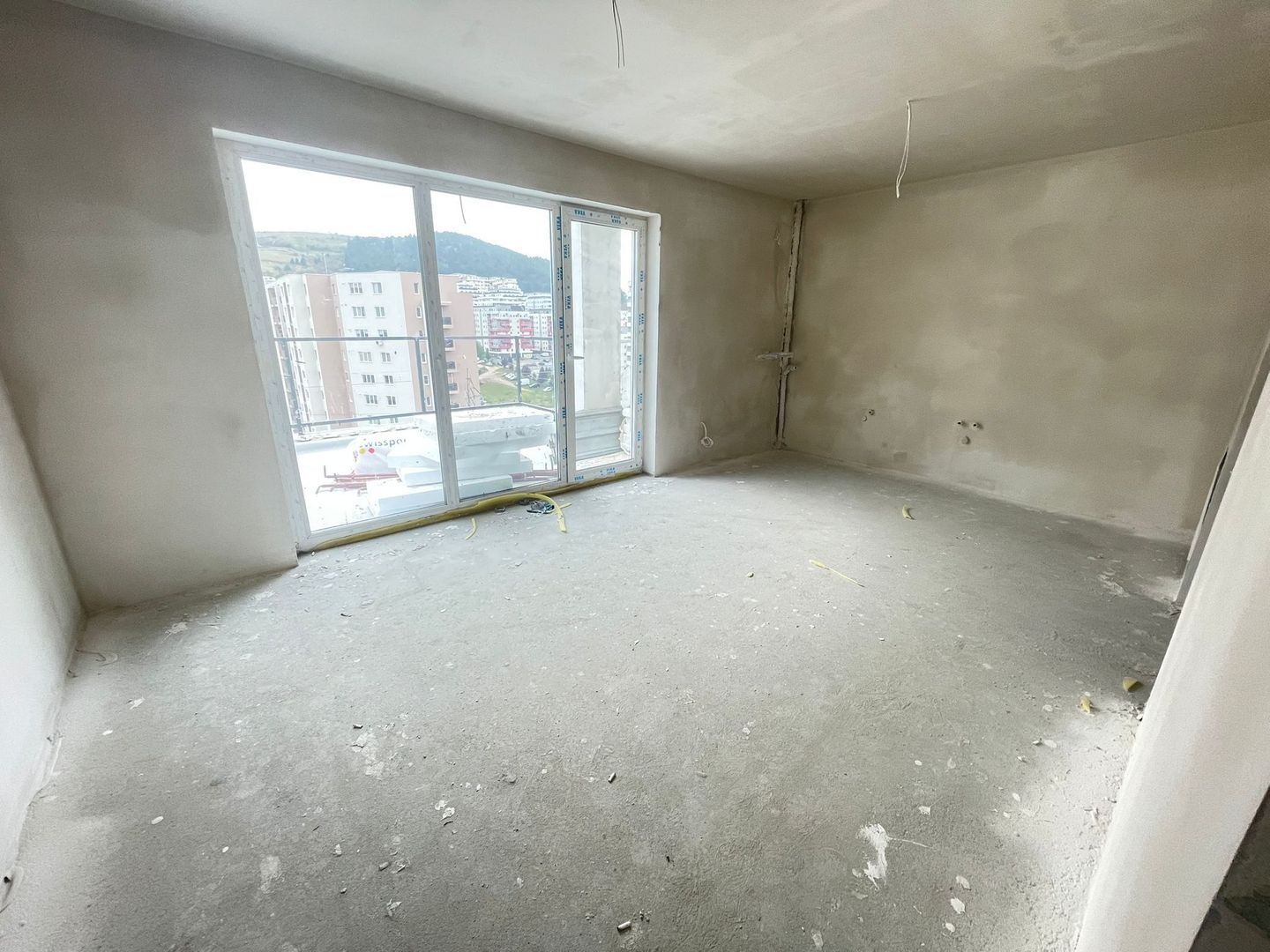 Apartament 3 Camere De Vanzare | Semifinisat | Terasa 12 Mp | Vivo | Av. Iancu - Poză 6