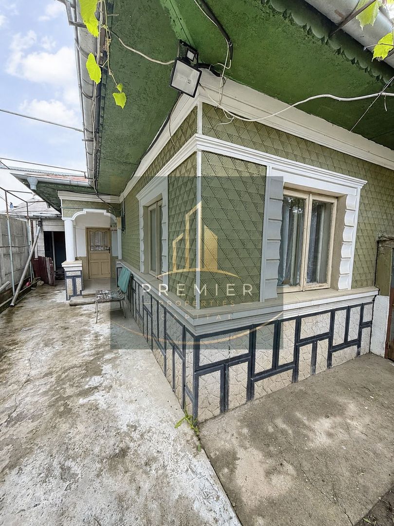 Casă  de vânzare – Strada Plaiul Muntelui, zona Piața 16 Februarie - Poză 1