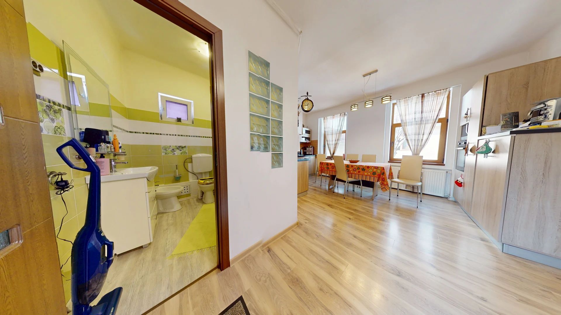 Apartament cu 3 camere,86mp ,etaj de casa,zona Onix - Poză 2