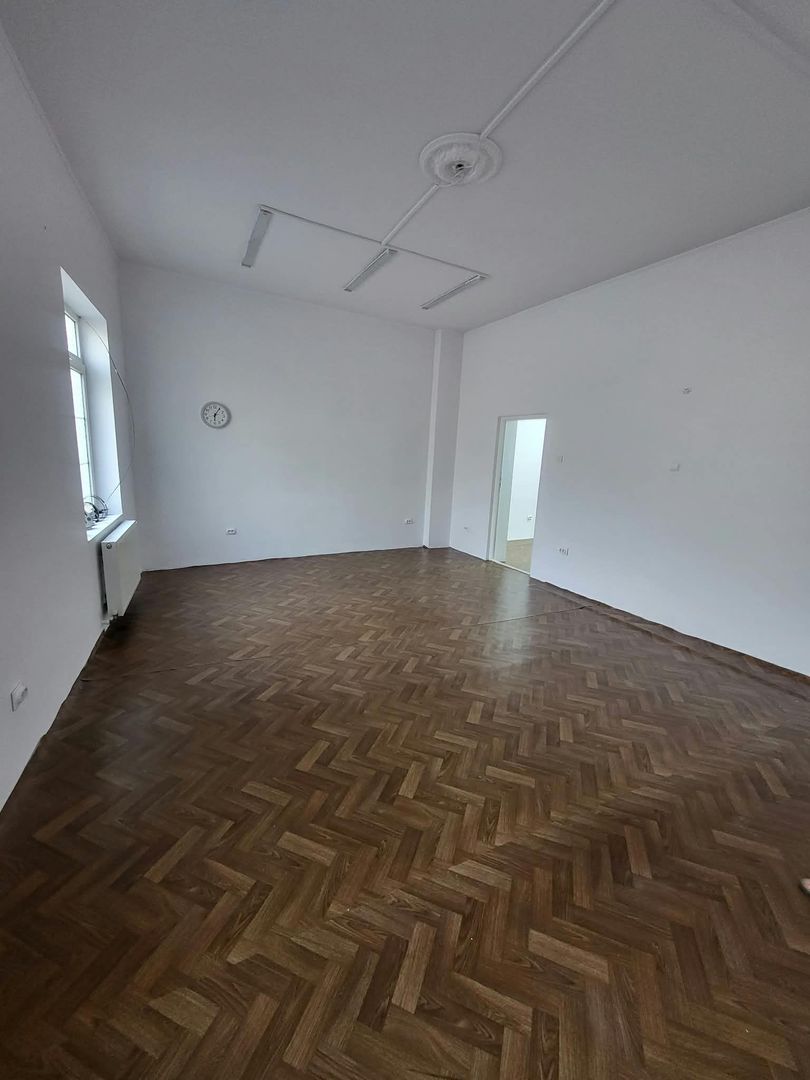 Casa de inchiriat. curte, centrala proprie, zona centrala. metrou 7min - Poză 5
