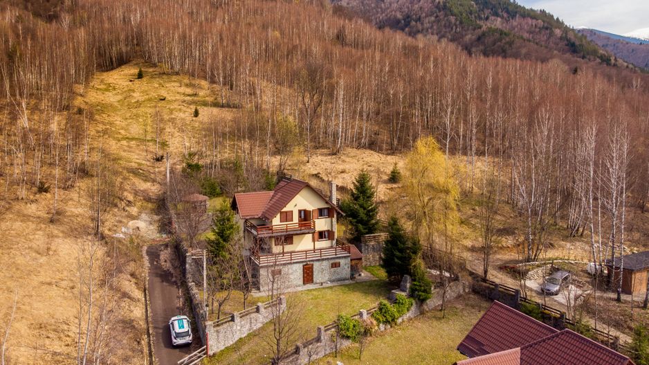 Casă de vacanță în Poiana Mărului. - Poză 25