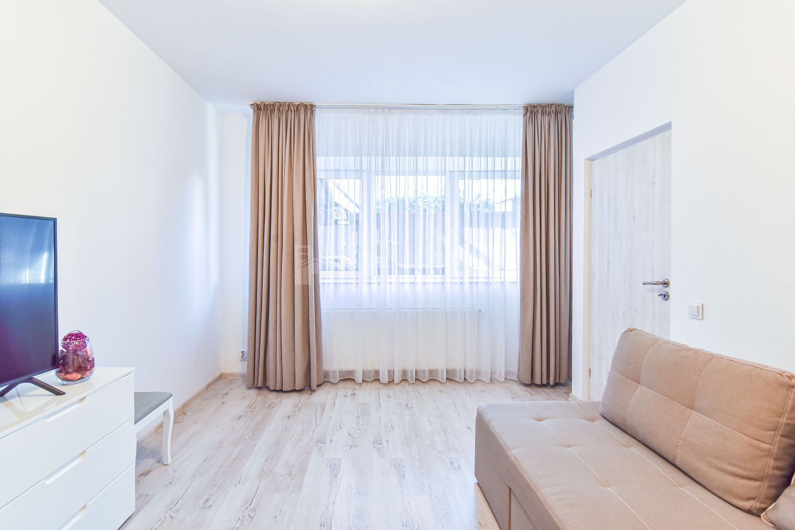Casa zona centrala, curte individuala - Poză 2