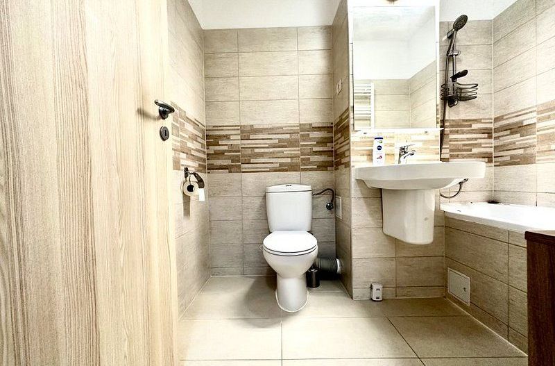 Un apartament cu 3 camere + loc parcare, primitor și modern, în zona Centrală - Poză 12