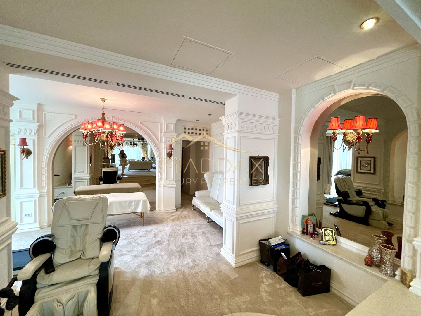 Impressive Villa *1500 SQM usable* 2613 SQM land / Open to the lake - Poză 33