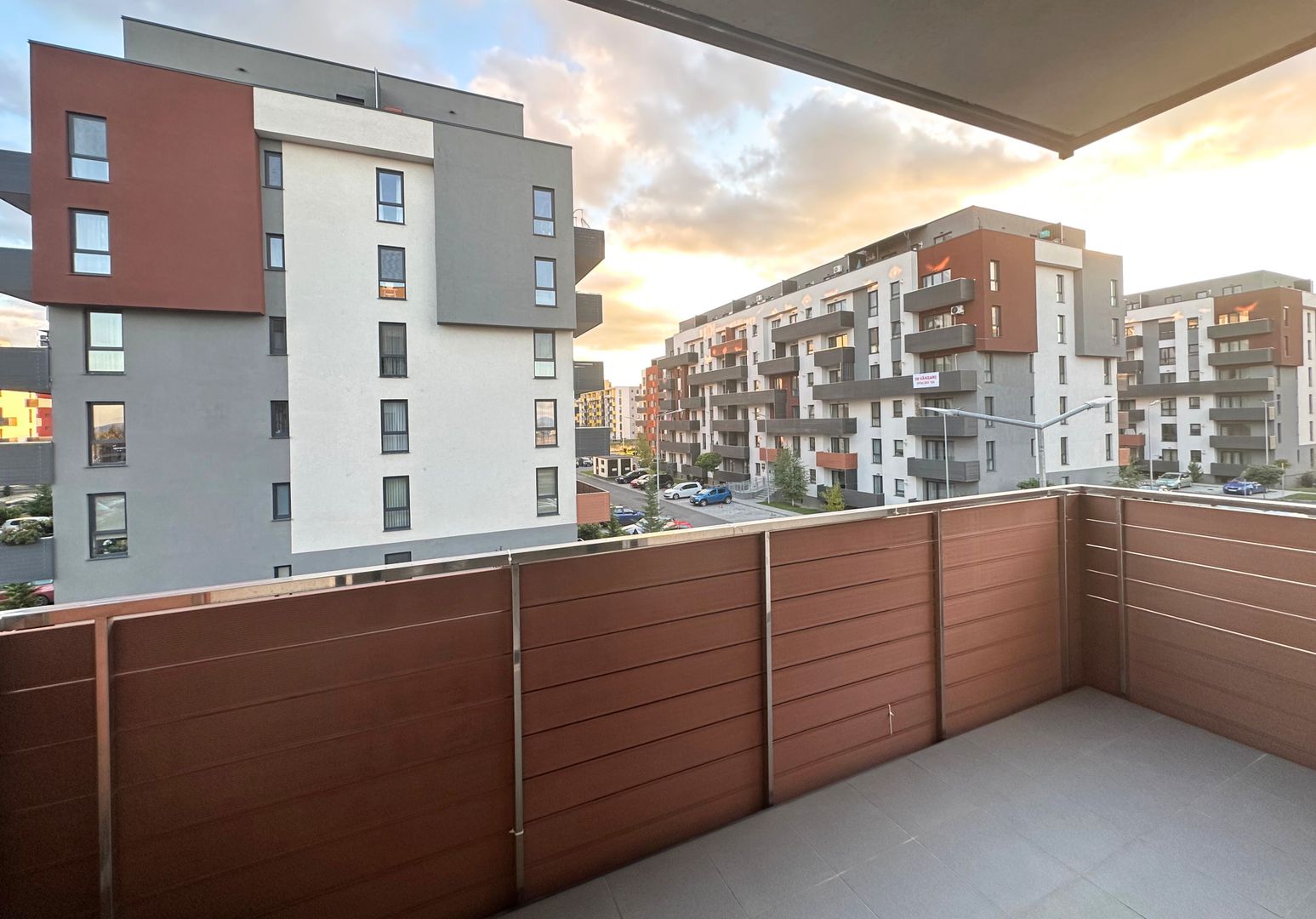 VÂNZARE APARTAMENT 2,5 CAMERE  NOU NELOCUIT - Poză 2