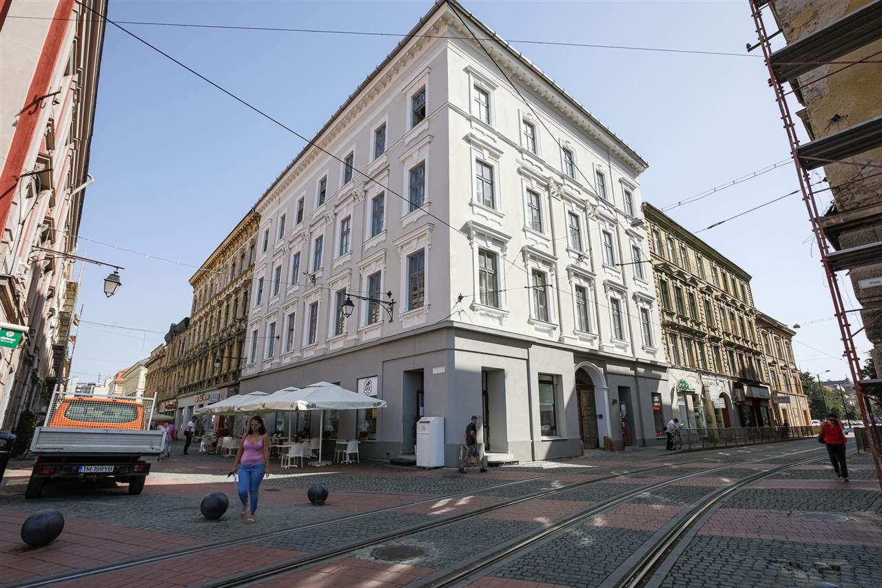 Sub mantia arhitecturala istorica a Cetatii Timisoarei, Spatiu comercial - Poză 38