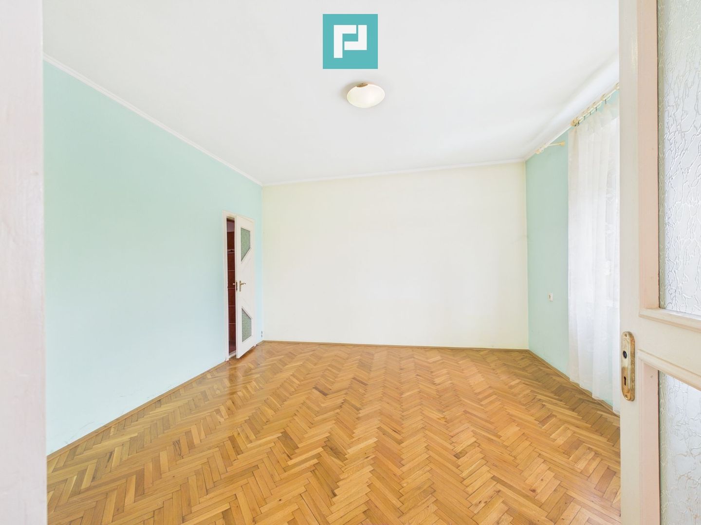 Casă cu 7 camere, ideală pentru familie, Grădiște - Poză 8