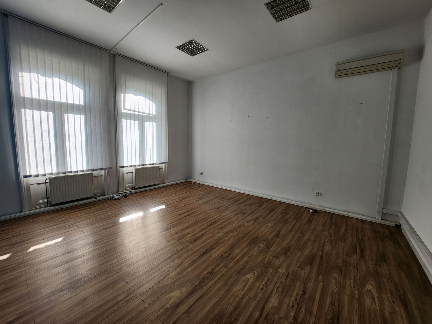 Spațiu de birouri de 200 mp de închiriat în zona Central - Poză 3