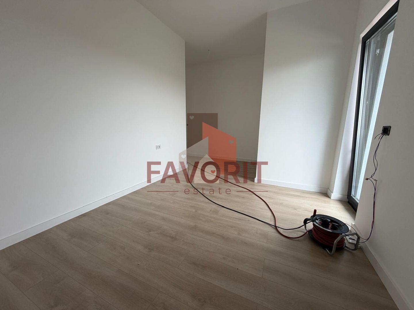 Triplex in Sacalaz | Finisaje premium | 4 camere | Asfalt | 2 balcoane - Poză 6