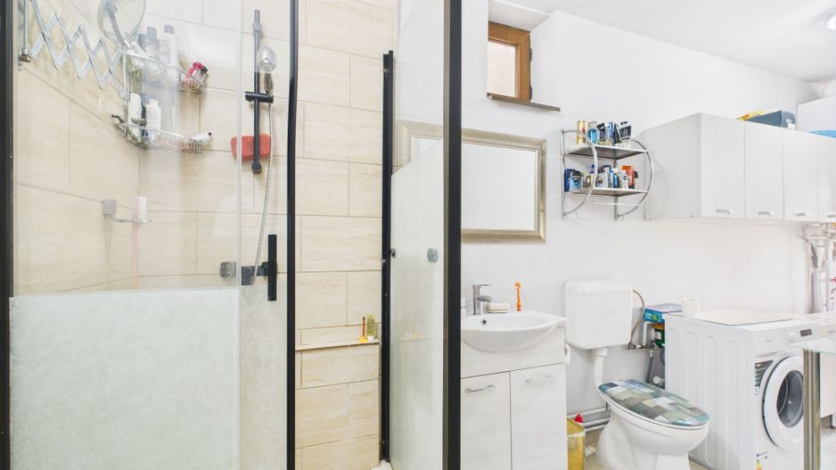 Vilă spațioasă cu 6 camere în Dumbrăvița - Poză 23