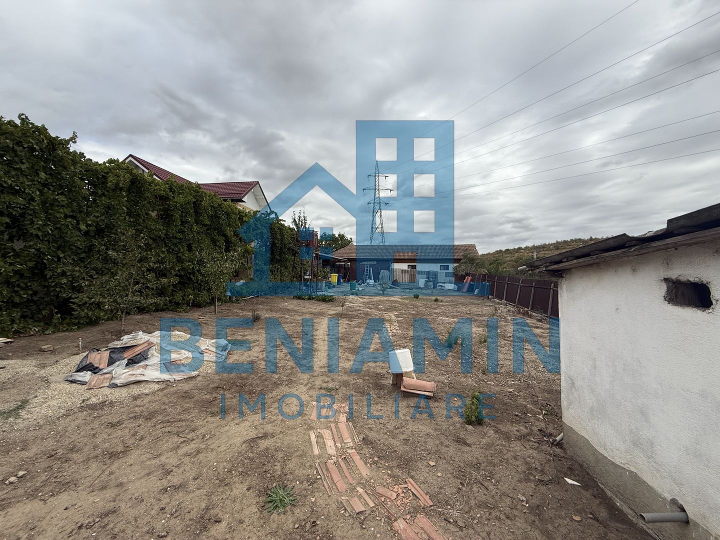 Teren Intravilan - 408mp - Simnicul de jos - imprejmuit - Poză 3