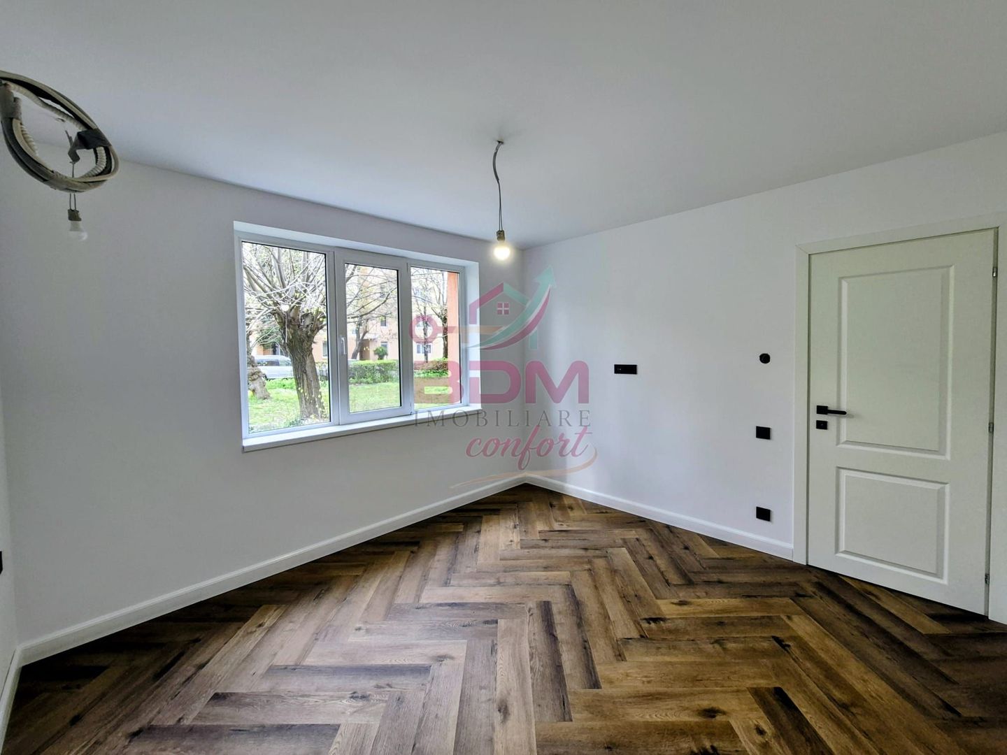 COMISION 0 | Apartament 2 camere | decomandat | zona Micro 1 - Poză 3