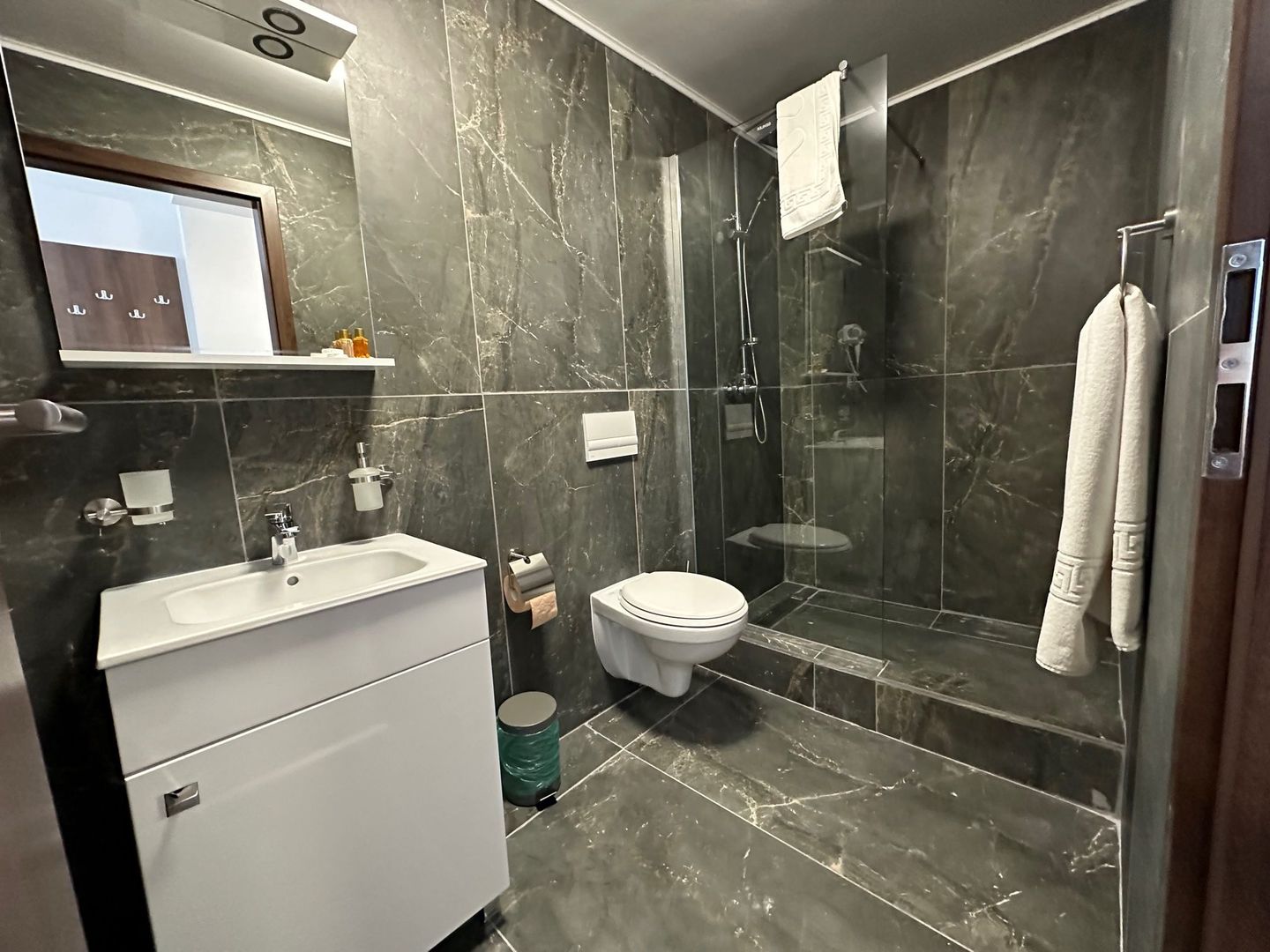 Clădire de închiriat pentru birouri  / clinica - Poză 21