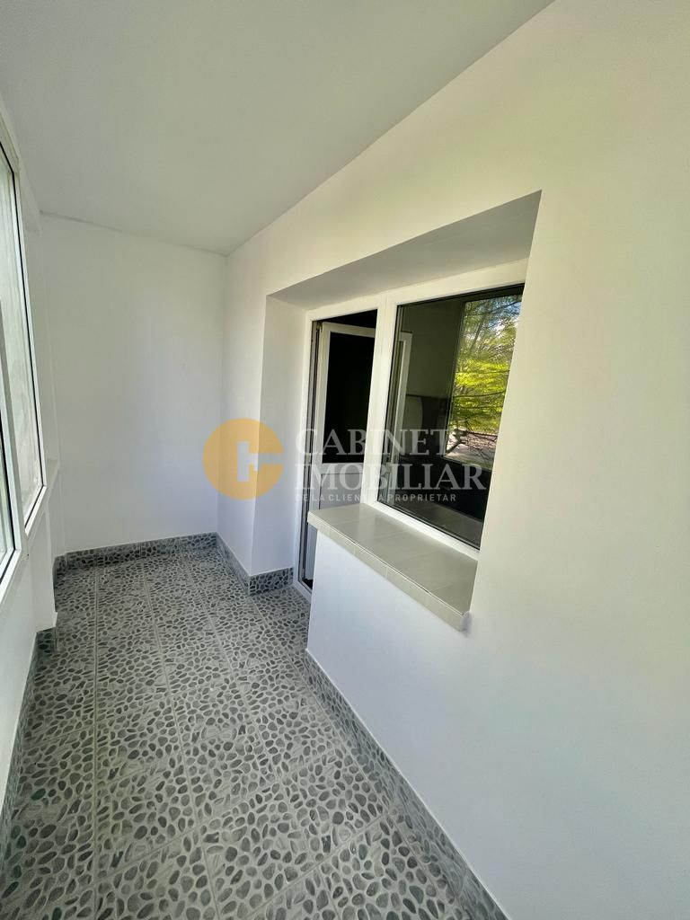 Etaj 1 Apartament 2 Camere Decomandat 55 MP Bloc 1986 - Poză 8