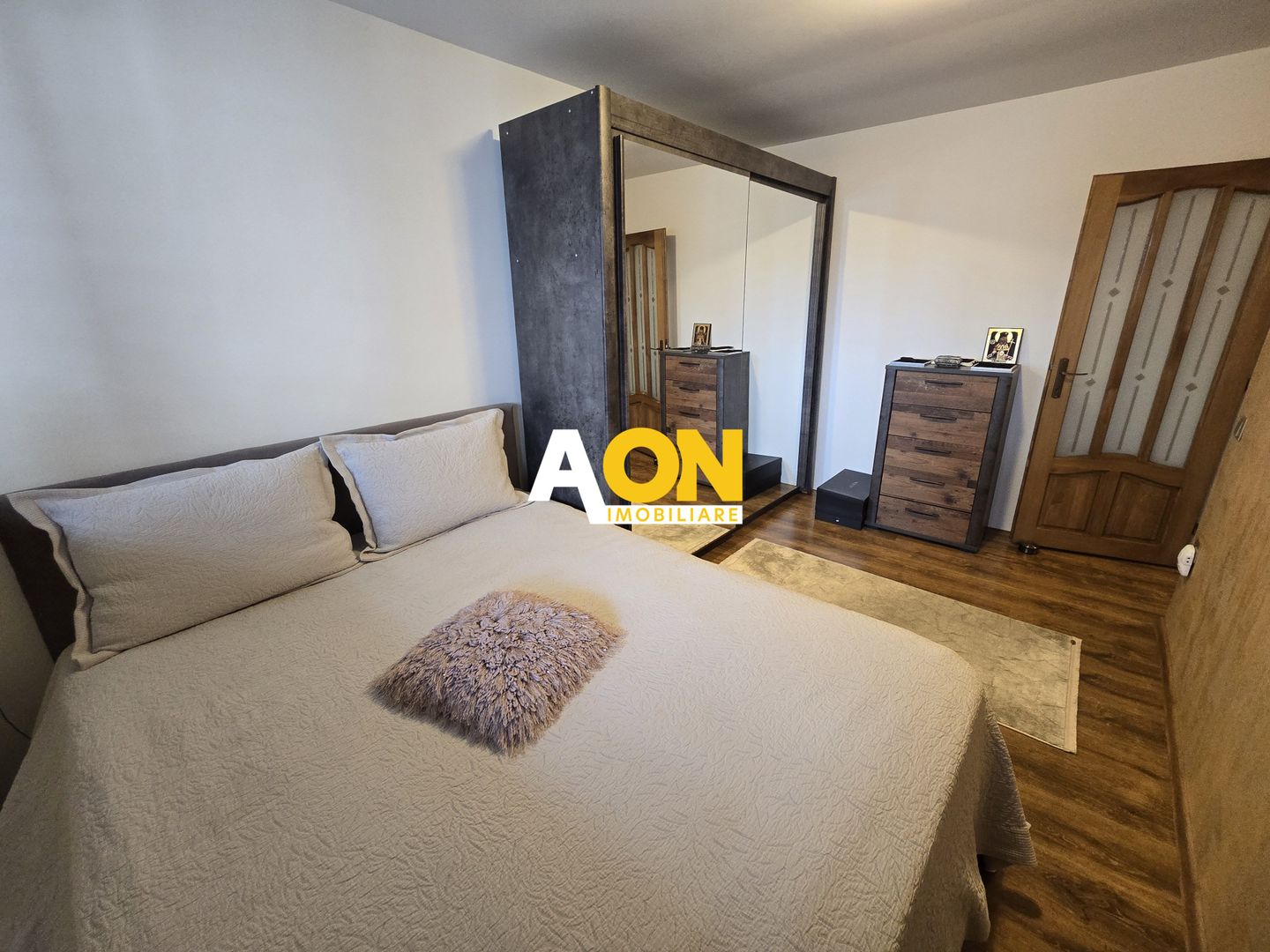 Apartament 2 Camere M-uri, Vedere spre Catedrala, Complet Renovat - Poză 6