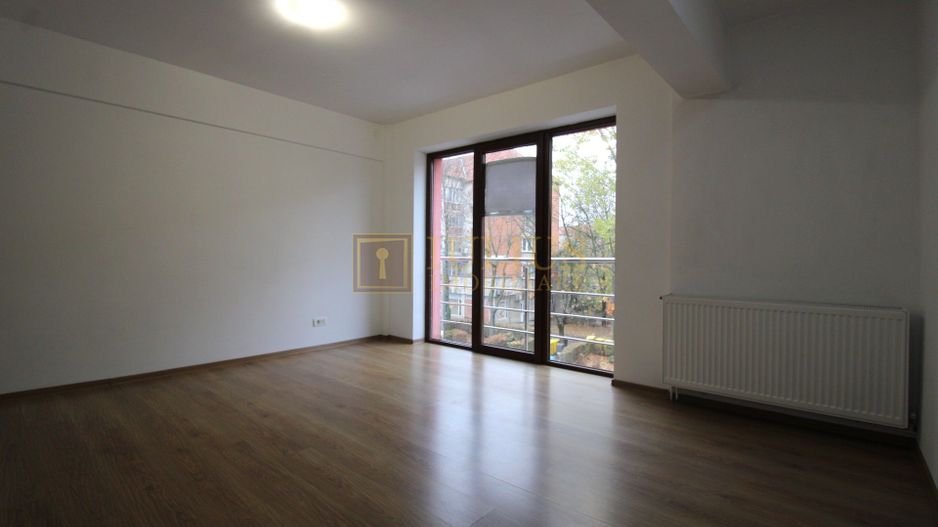 8 incaperi, 2 bai, centrala proprie, 3 locuri de parcare; Lipovei. - Poză 11