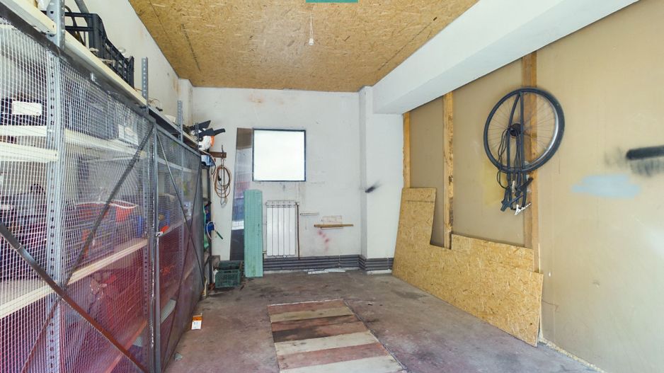 Vilă cu 3 apartamente în zona Parneava - Poză 23