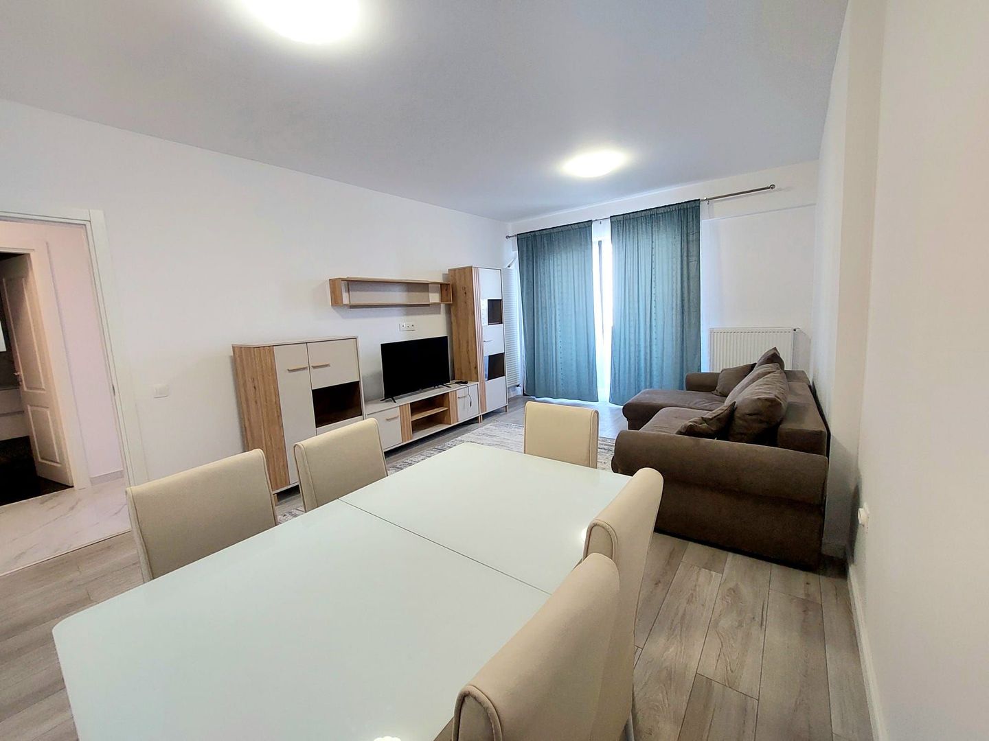 Prima inchiriere 2 Camere, decomandat, etaj 4, 6 minute METROU Preciziei - Poză 2
